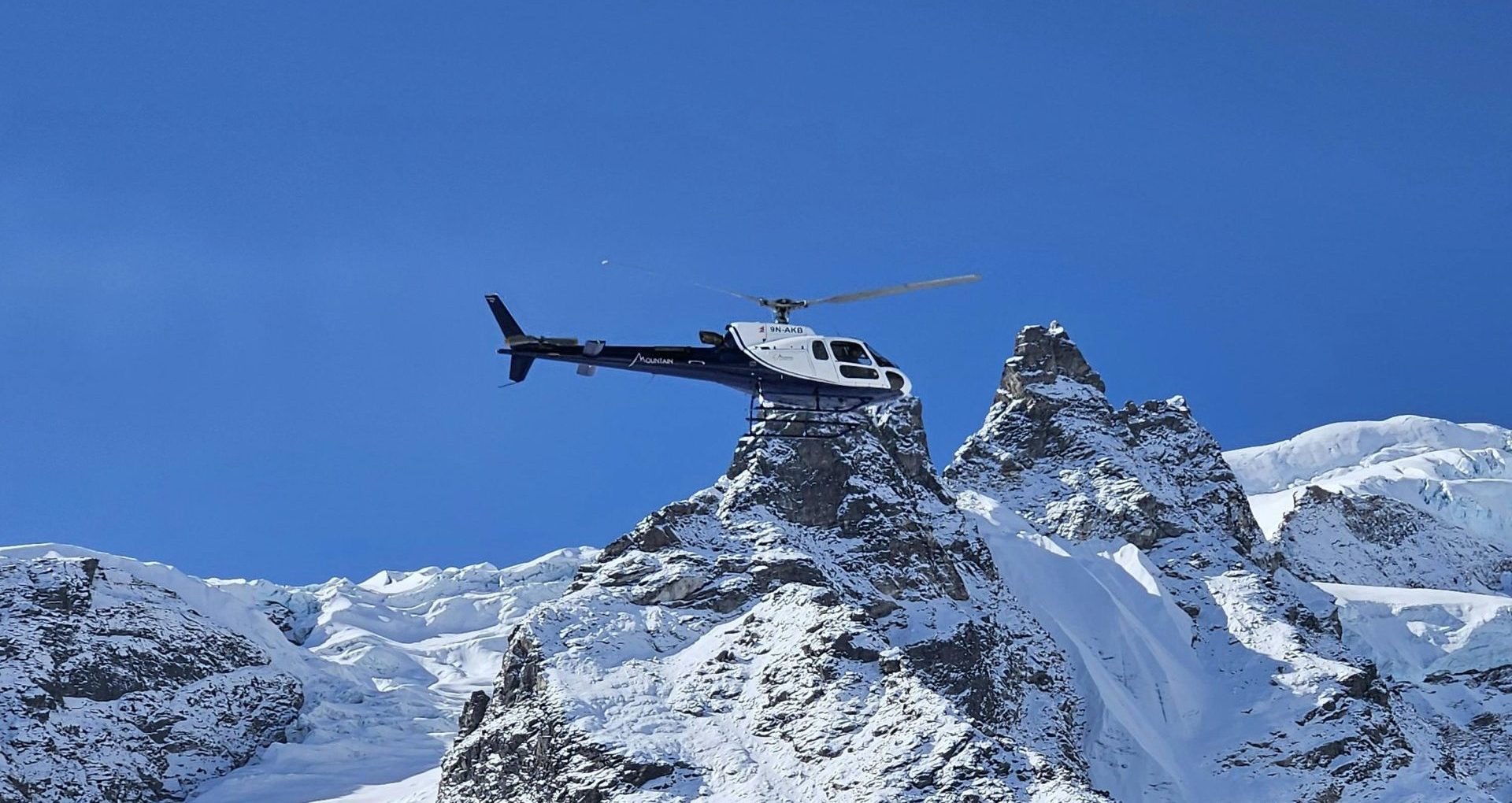 Everest Helicopter Tour with Breakfast at Everest View Hotel (3,880 m)